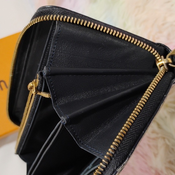 Authentic Louis Vuitton Vernis Leopard Zip Around Wallet CA0131 - Picture 15 of 16